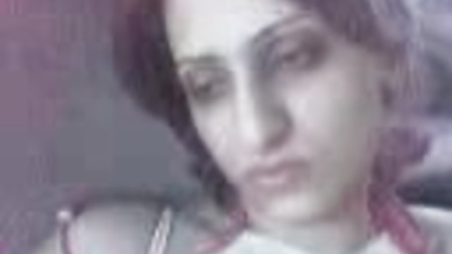 MILF سینه بند صورتی خود را جلوی دوستش می گیرد و گربه را روی فلم سیکس افعانی دیک خود می گذارد