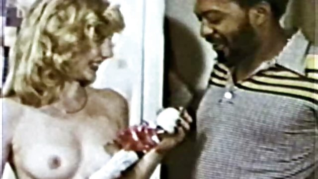 زن سکسی چینی خودش را فلم سکس س در بیدمشک با dildo بزرگ