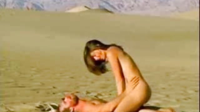 مرد با فلم سکس فارسی استفاده از کاندوم ، بلوندهای آبدار را روی زمین می اندازد