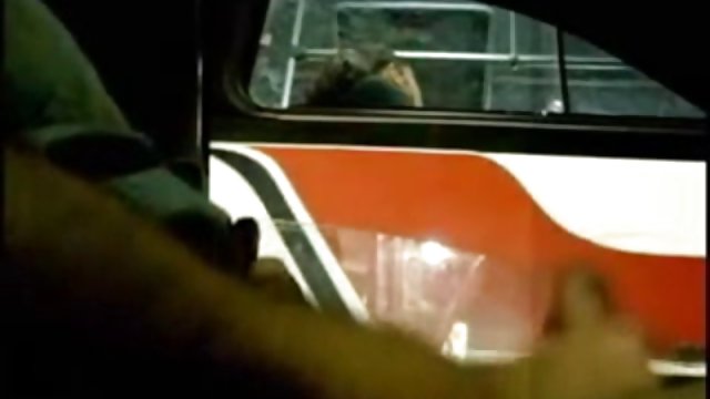 زیبایی روسی بدن خود را به اپراتور موجود در آشپزخانه نشان می دهد فلم سکسافغانی