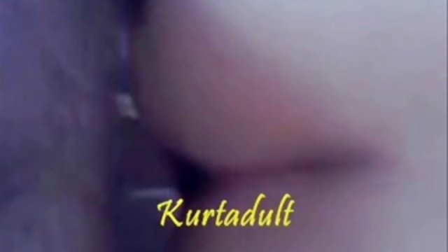 دختر شاخی در جوراب فلم سکس جومونگ ساق بلند روی نیمکت خودارضایی می کند