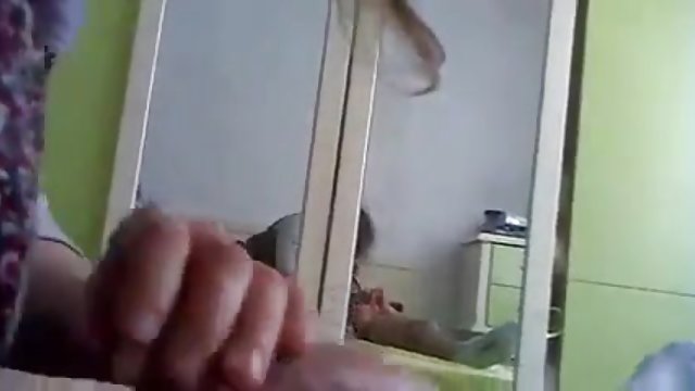 خانم از طریق شورت در دفتر خودارضایی فلم سکس واقعی می کند