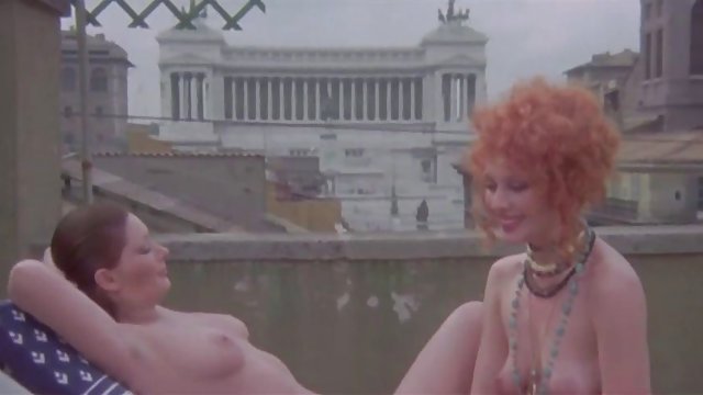 پسر fucks دختر باریک فلم سکس نو در سبک سگ کوچولو بر روی نیمکت