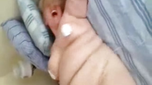 ماهیگیر در اتاق نشیمن مقعد ، دختری سکسی را روی یک نیمکت نشین می کند سکس هندی فلم