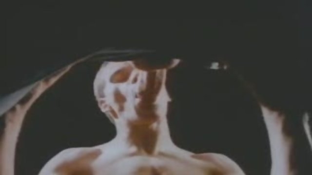 در سالن ماساژ ، سبزه به صورت فلم یسکس مقعد و صورت لعنتی شد