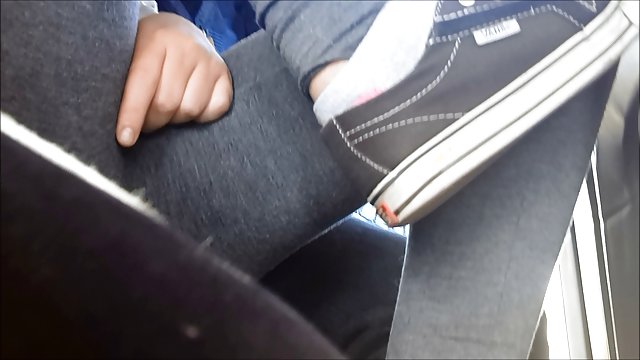 دانش آموز فلم سكس تاجكي زن در سینه بند صورتی دارای انگشتان مقعد است